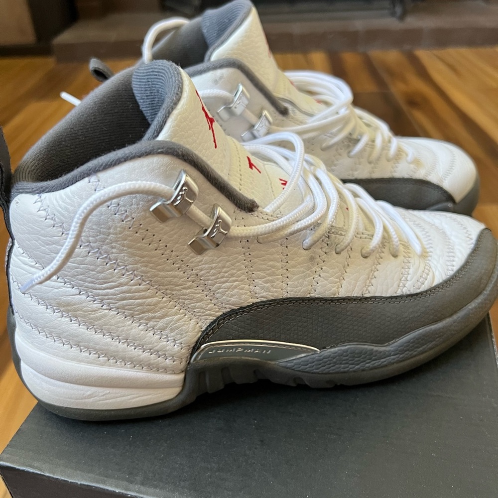 Jordan size 7 - Picture 2 of 7